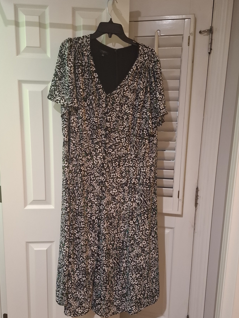 Black and White Floral V-Neck Women’s Dress